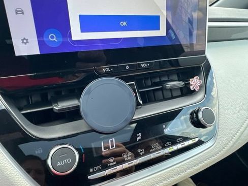 Used 2025 Toyota Corolla SE w/ SE Premium Package FWD image 11