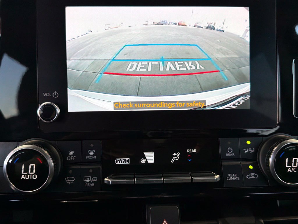 Used 2023 Toyota Highlander L FWD image 30