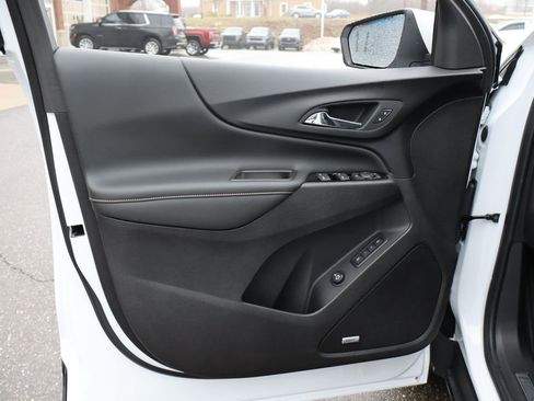 Used 2024 Chevrolet Equinox Premier image 11