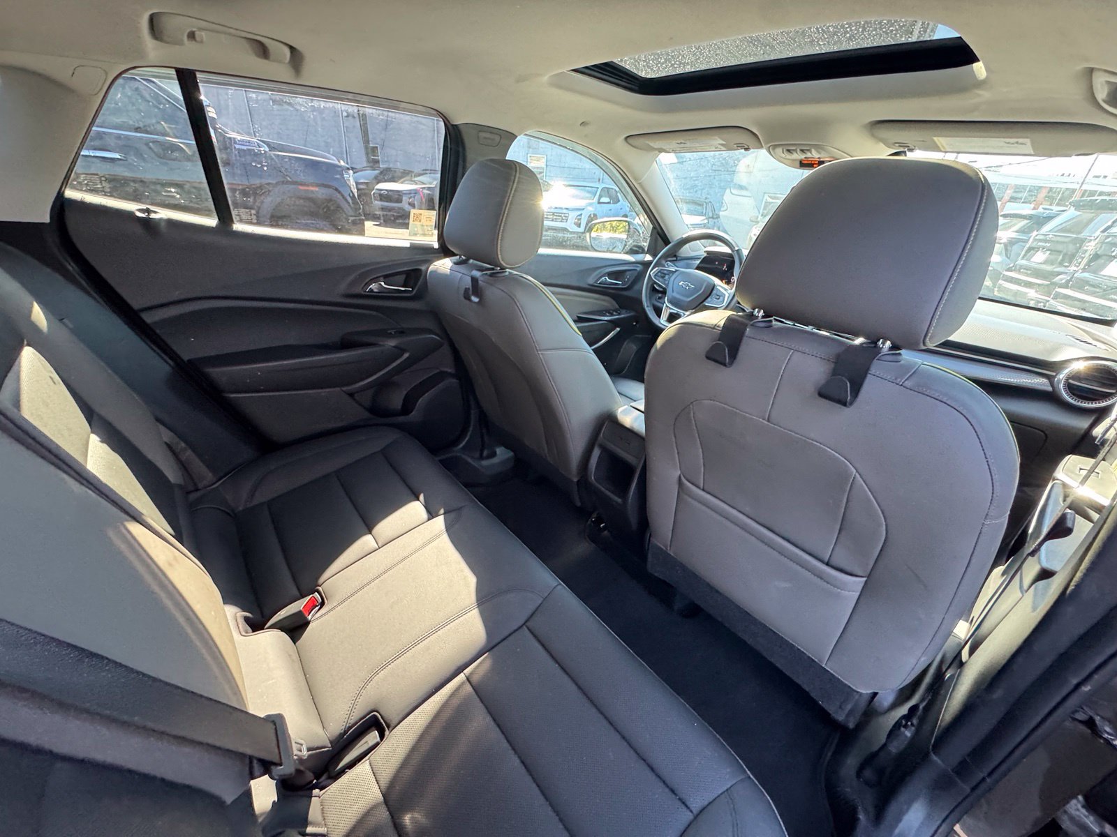 Used 2024 Chevrolet Trax ACTIV w/ Sunroof Package FWD image 31