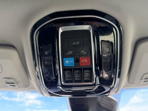 Used 2022 Jeep Grand Cherokee L Overland w/ Luxury Tech Group IV image 44