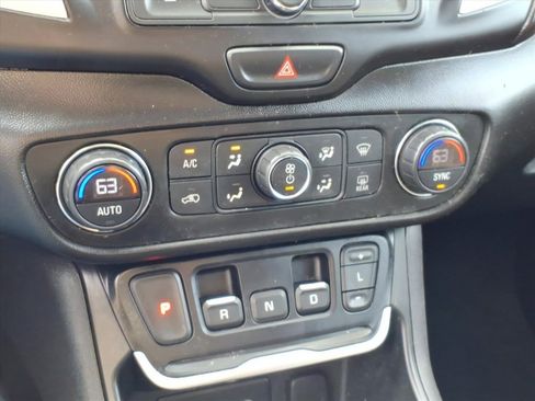 Used 2021 GMC Terrain SLE AWD/4WD image 20
