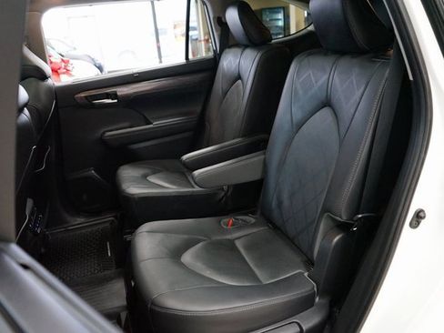 Used 2021 Toyota Highlander Platinum image 51