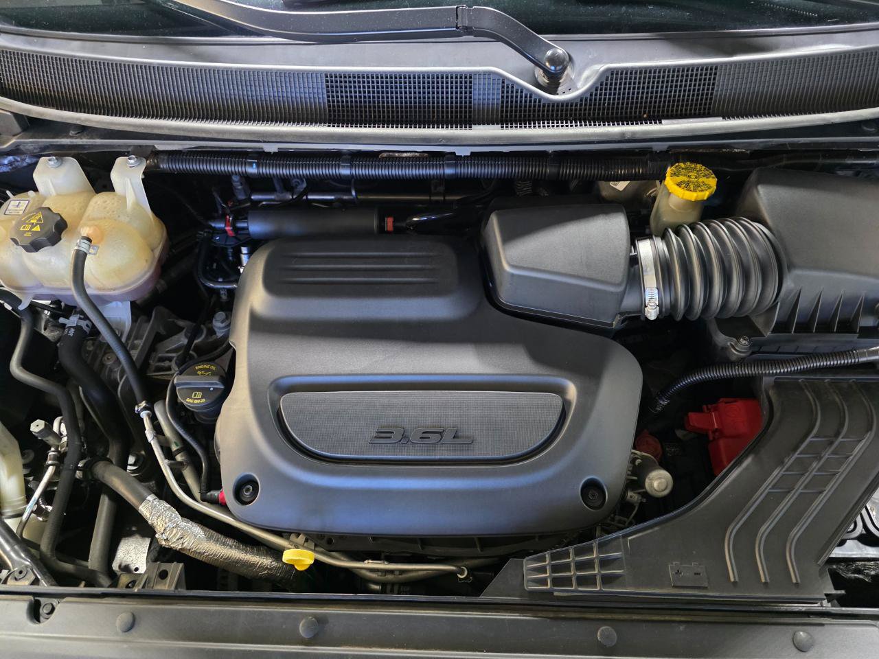 Used 2019 Chrysler Pacifica Limited w/ Advanced Safetytec Group FWD image 46