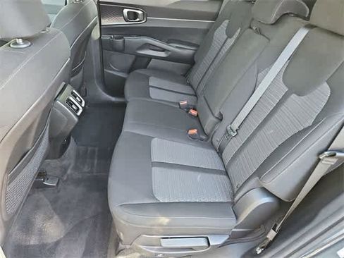 Used 2022 Kia Sorento LX image 18