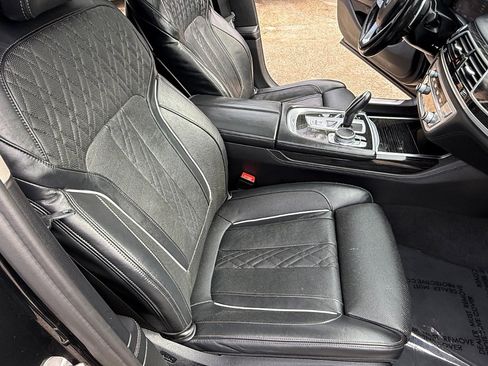 Used 2022 BMW 740i w/ Premium Package image 19