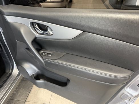 Used 2020 Nissan Rogue Sport SV w/ Technology Package image 18