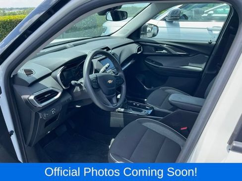 Used 2023 Chevrolet TrailBlazer LS FWD image 3