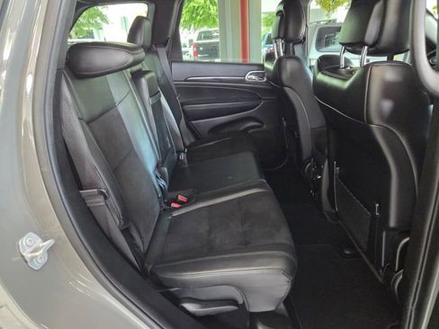Used 2020 Jeep Grand Cherokee Altitude RWD image 12