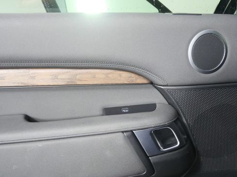 Used 2019 Land Rover Discovery HSE AWD/4WD image 13