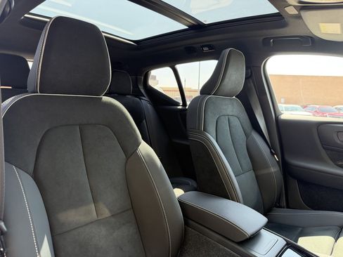 Used 2024 Volvo XC40 Recharge Plus w/ Protection Package Premier RWD image 42