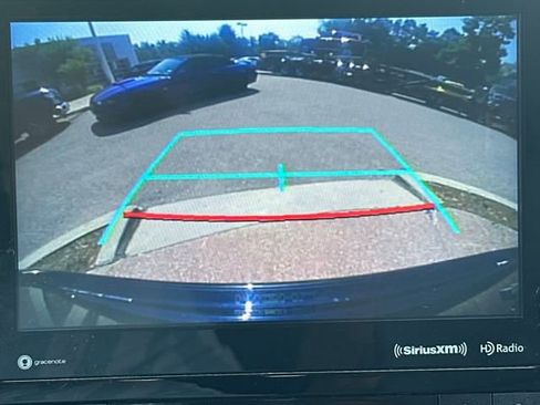 Used 2022 Toyota Highlander XLE image 19