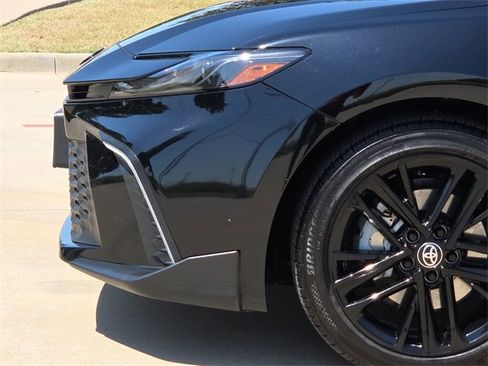 Used 2025 Toyota Camry SE image 5