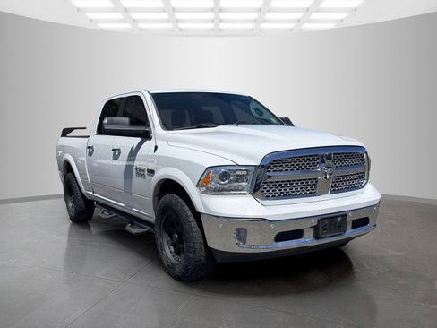 Used 2015 RAM 1500 Laramie w/ Convenience Group AWD/4WD image 3