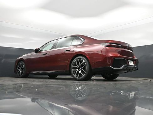 Certified 2025 BMW 740i RWD image 40