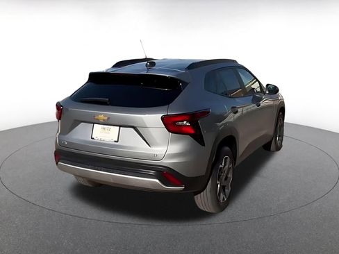 Used 2025 Chevrolet Trax LT image 12