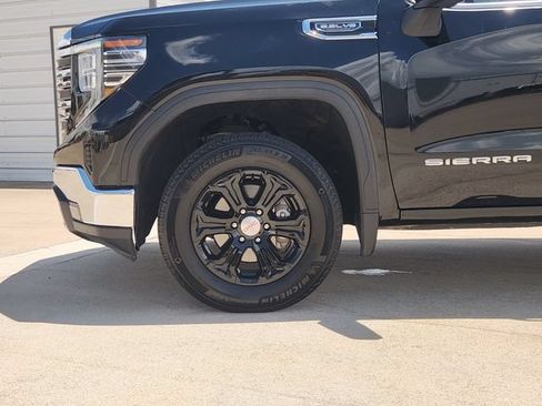 Used 2025 GMC Sierra 1500 SLT AWD/4WD image 8