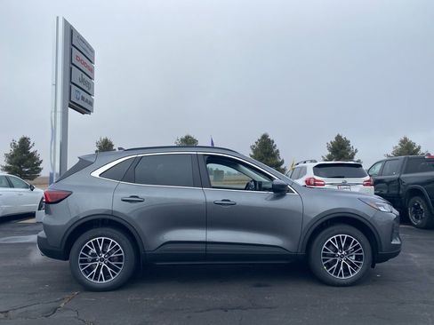 New 2026 Ford Escape SE w/ Class II Trailer Tow Package FWD image 4