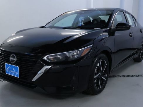 Used 2024 Nissan Sentra SV image 3