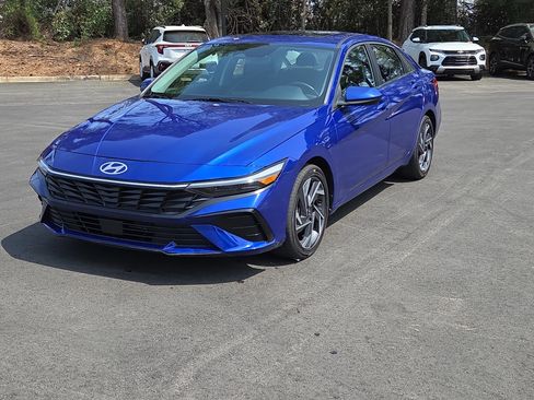 Used 2025 Hyundai Elantra SEL image 7