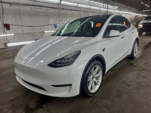 Used 2021 Tesla Model Y Long Range image 2