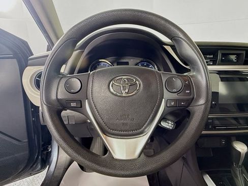 Used 2018 Toyota Corolla LE image 12