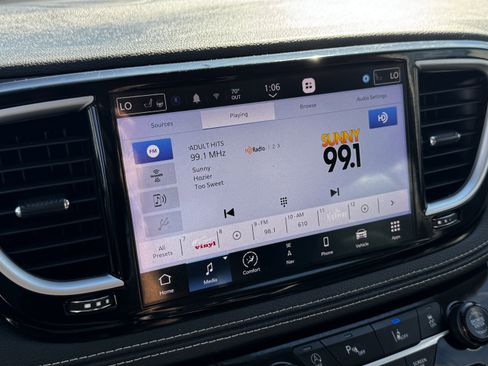 Used 2023 Chrysler Pacifica Limited image 20