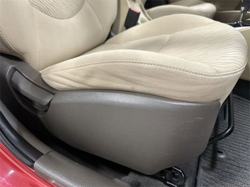 Used 2013 Hyundai Accent GLS w/ Premium Pkg image 24