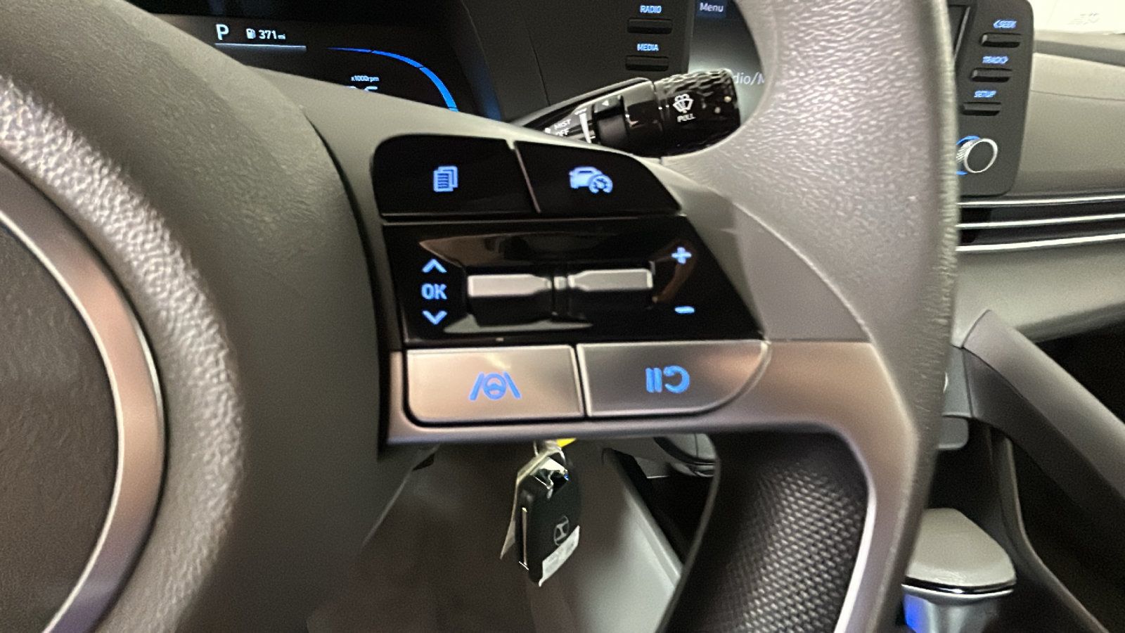 Certified 2024 Hyundai Elantra SE FWD image 22