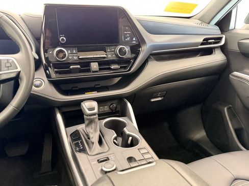Used 2025 Toyota Highlander XSE AWD/4WD image 15
