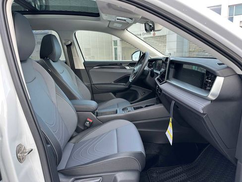 New 2026 Volkswagen Tiguan SE image 10