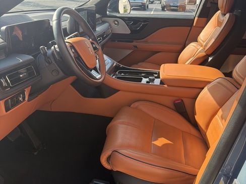 Used 2025 Lincoln Aviator Black Label image 8