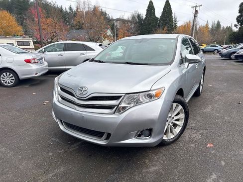Used 2015 Toyota Venza LE image 2