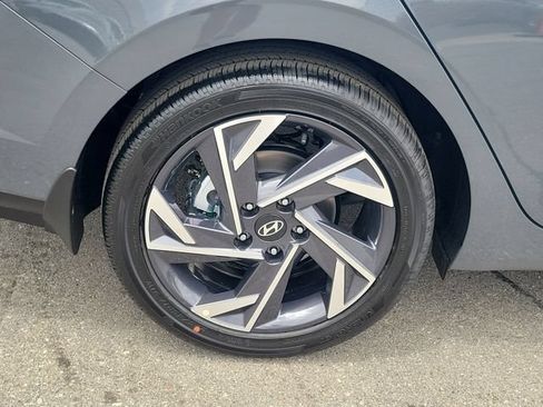 New 2026 Hyundai Elantra Limited FWD image 32