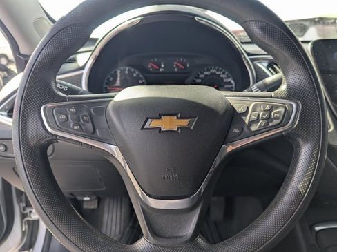 Used 2019 Chevrolet Malibu LT image 16