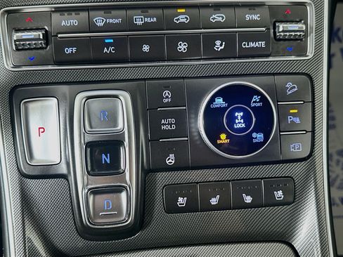 Used 2023 Hyundai Santa Fe Limited AWD/4WD image 17