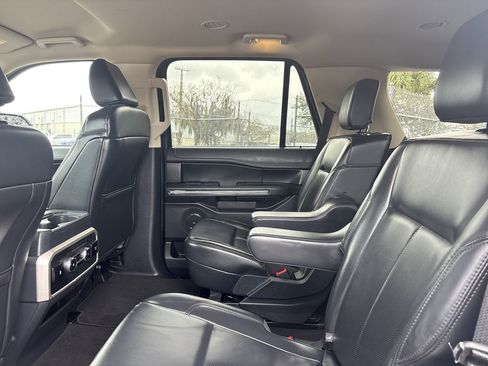 Certified 2024 Ford Expedition XLT image 17