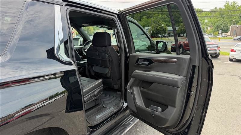 Used 2026 Chevrolet Suburban Premier RWD image 38