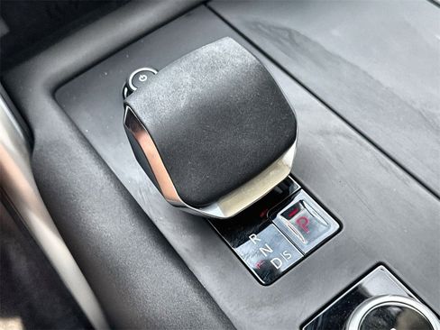 Certified 2025 Land Rover Discovery Dynamic SE image 27