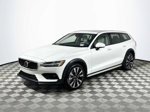 Used 2026 Volvo V60 B5 Cross Country Ultra w/ Climate Package AWD/4WD image 3
