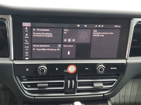 Used 2024 Porsche Macan w/ Premium Plus Package image 26