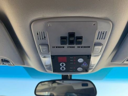 Used 2011 Cadillac DTS Limousine image 29