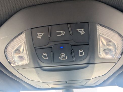 Used 2024 Chrysler Pacifica Touring FWD image 28