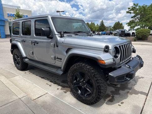 Used 2021 Jeep Wrangler Unlimited Sahara AWD/4WD image 3