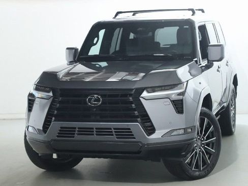 Used 2025 Lexus GX 550 w/ Accessory Package (2T) AWD/4WD image 3