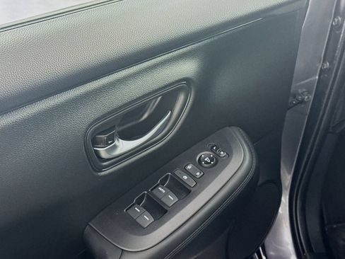 Certified 2025 Honda HR-V LX image 18