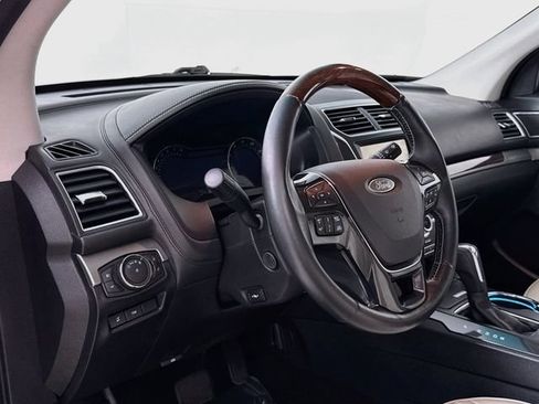 Used 2016 Ford Explorer Platinum AWD/4WD image 9