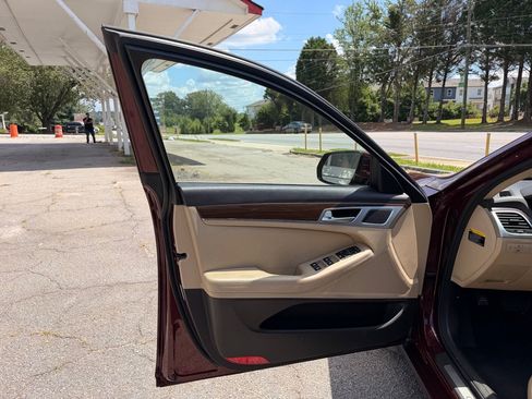 Used 2016 Hyundai Genesis 3.8 RWD image 10