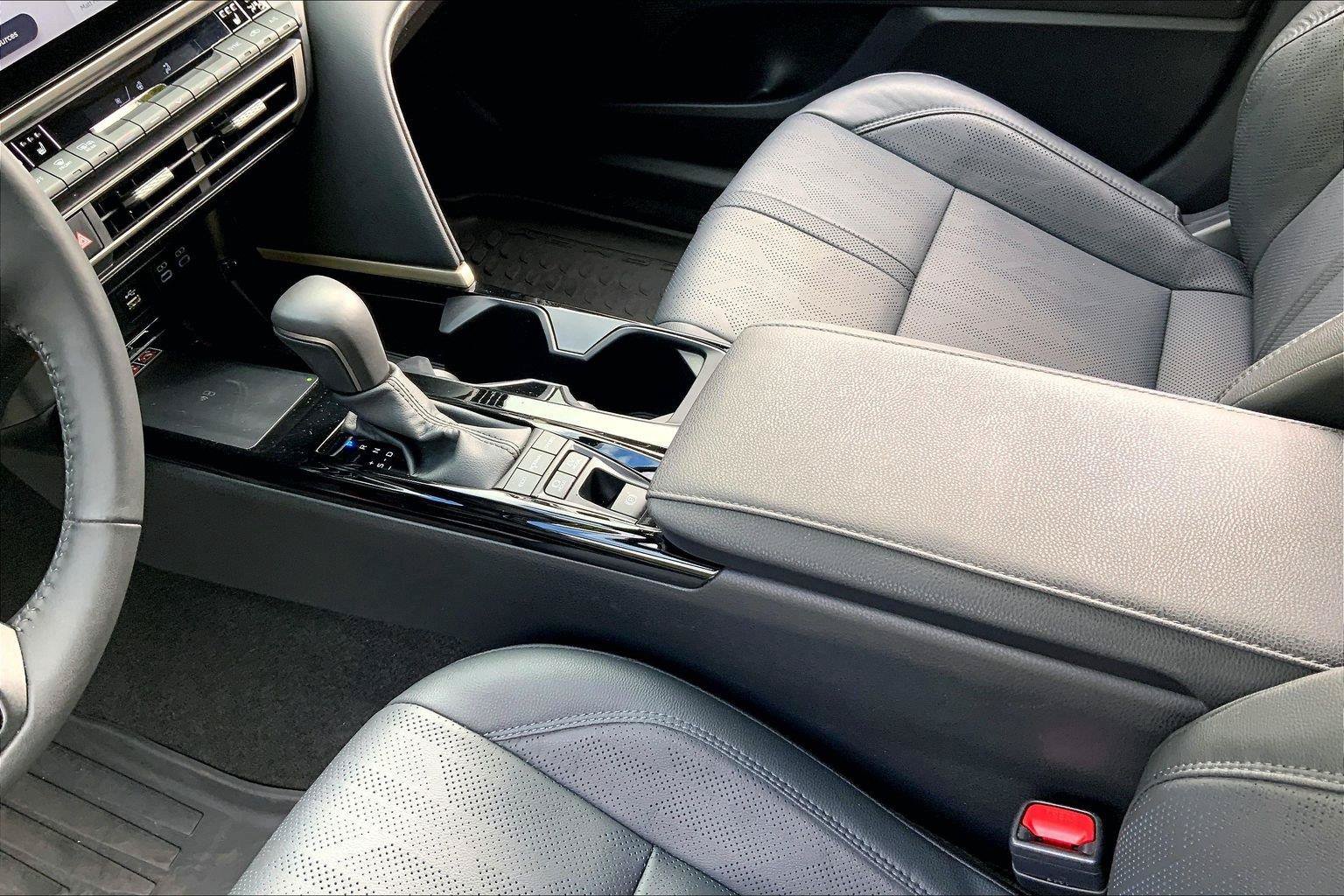 Used 2025 Toyota Camry XSE AWD/4WD image 16