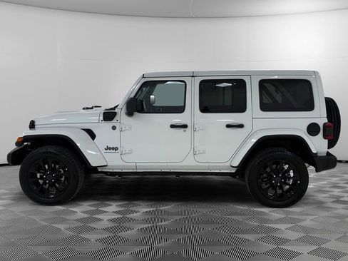 Used 2025 Jeep Wrangler Unlimited Sahara w/ Safety Group image 6